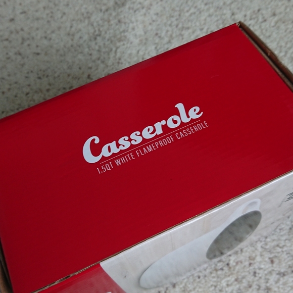 PARINI 1.5 QT White FLAMEPROOF CASSEROLE DISH WITH LID BLACK INTERIOR - Picture 4 of 4